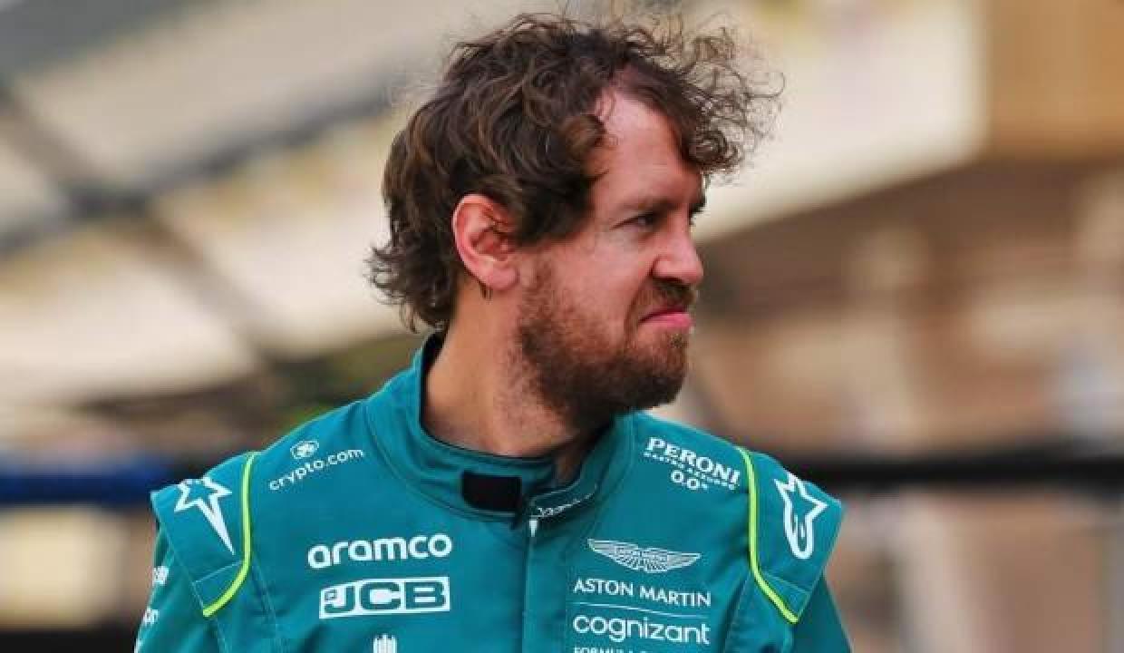 Vettel'in yeni kaskında KKTC bayrağı da var!