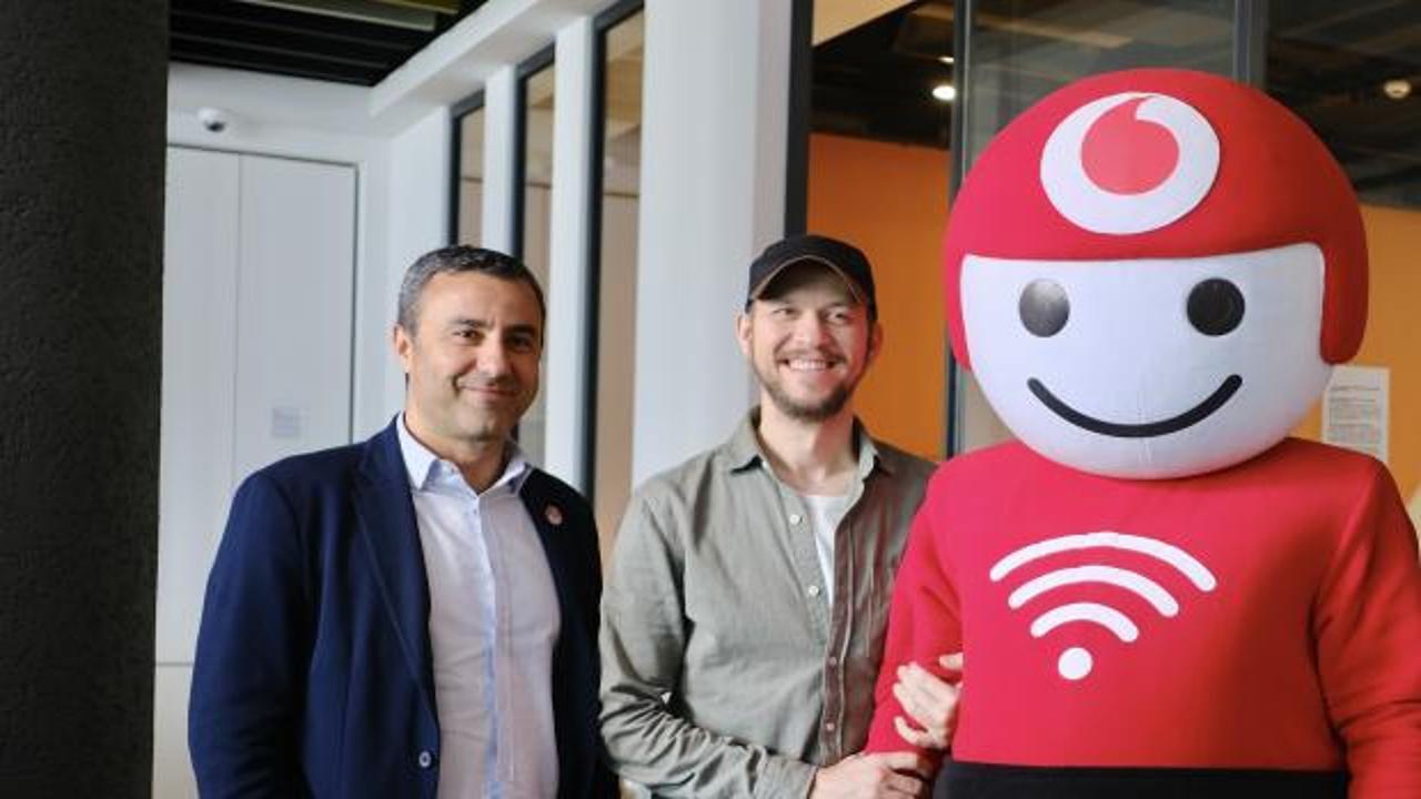 Vodafone'un dijital kahramanı TOBİ, artık konuşarak da hizmet verecek!