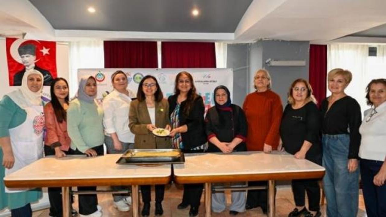 Yalova Valisi Hülya Kaya, göçmen kadınlarla mutfağa girdi