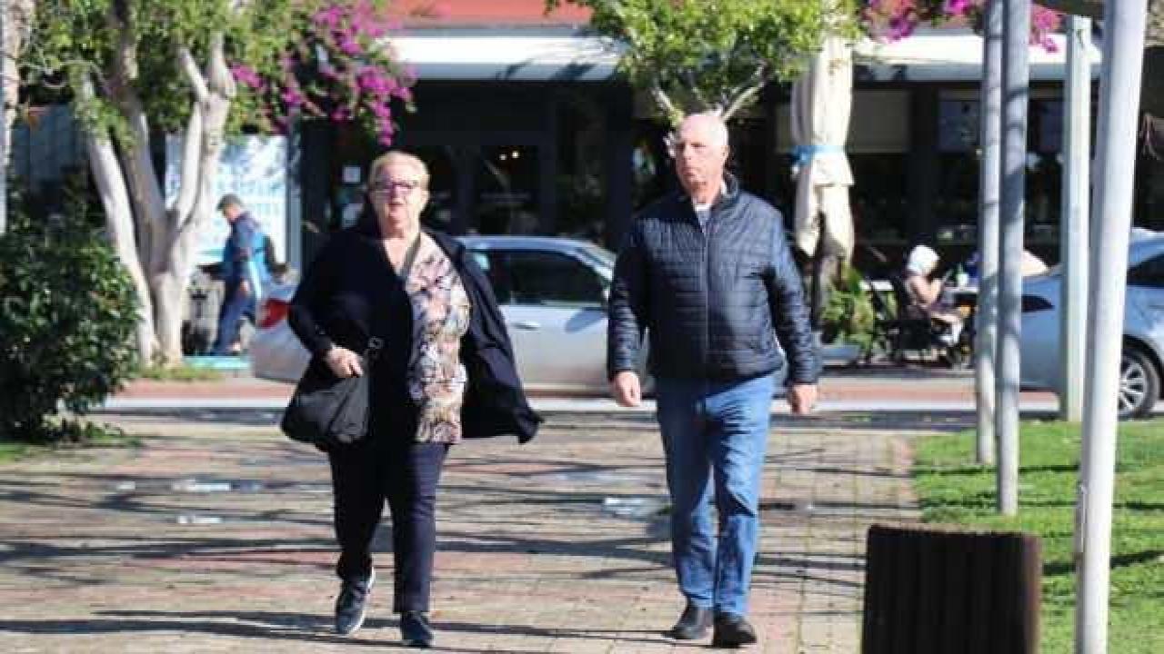 Yaşlı turistler, kış mevsiminde Alanya'yı tercih ediyor
