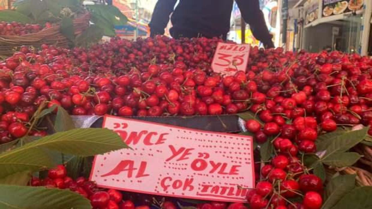 Yaz mevsiminin habercisi kiraz tezgahlarda yerini aldı