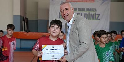 Yaz Spor Okulu'nun 3. Dönem Öğrencileri Sertifikalarını Aldı