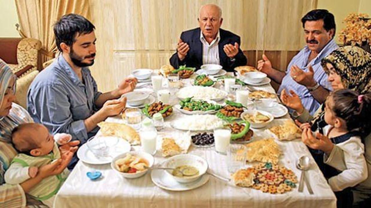 Yemek duası: Türkçe anlamı ve Arapça okunuşu! Diyanet'ten farklı ve kısa yemek duaları
