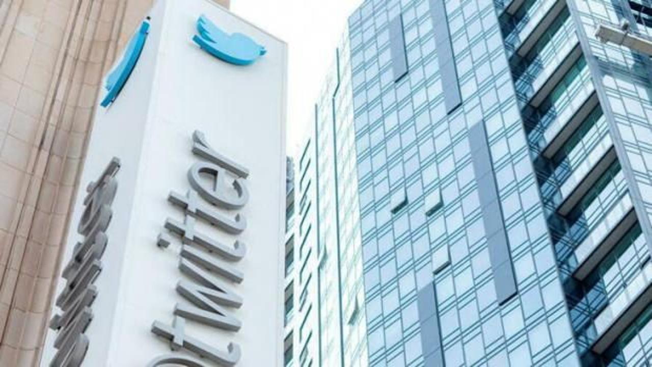 Yeni logosu 'X' olmuştu... Polisler Twitter tabelasının indirilmesine izin vermedi!