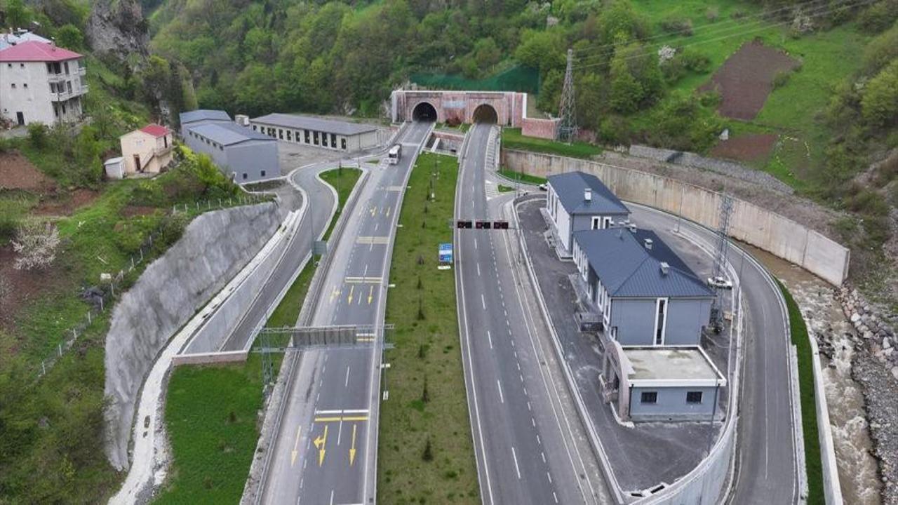 Yeni Zigana Tüneli'nden 2 yılda 3 milyon 490 bin araç geçti