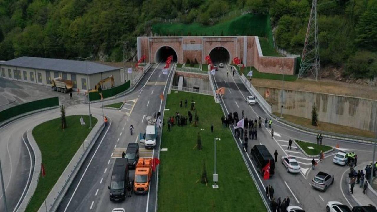 Yeni Zigana Tüneli'ni 5,5 ayda 'bir milyonun üzerinde' araç kullandı!