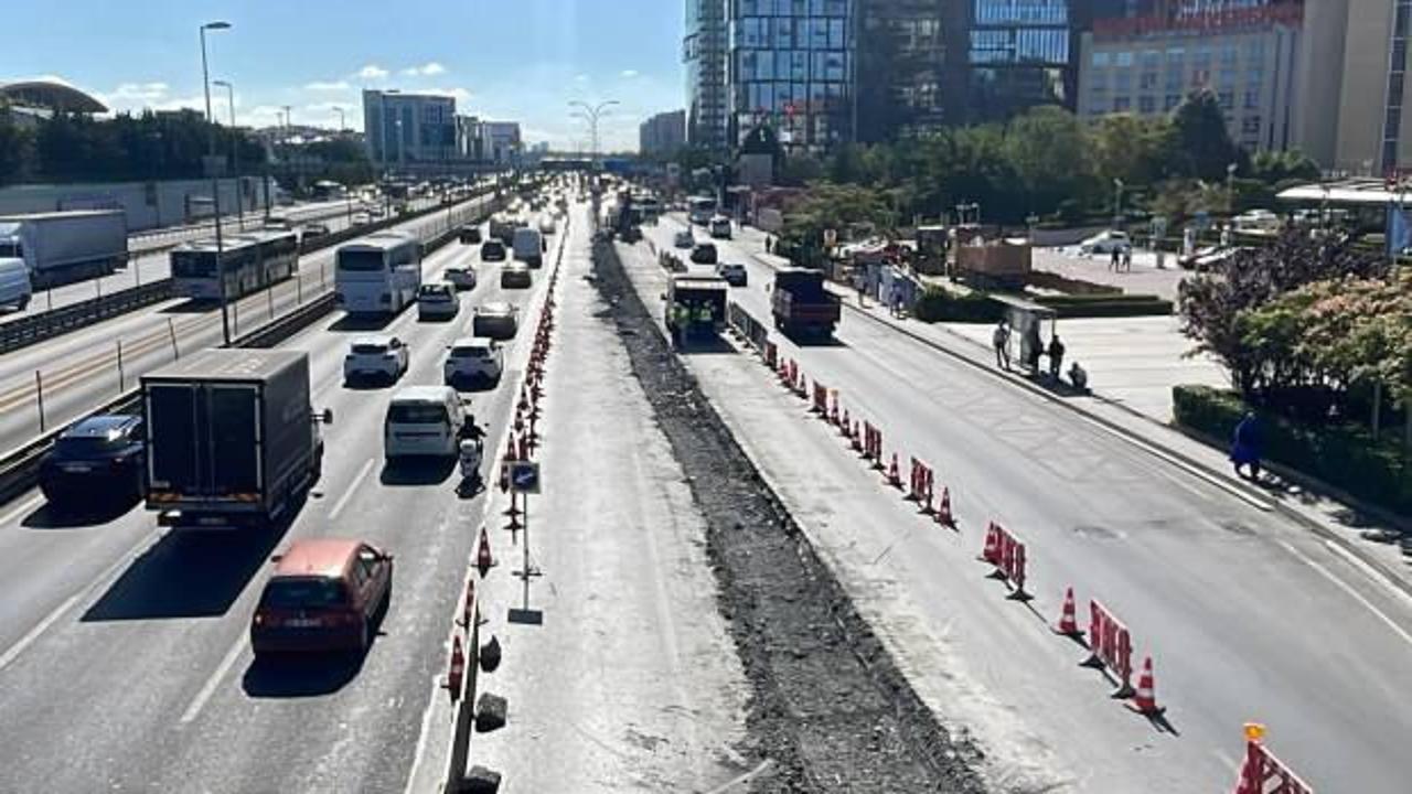 Yenibosna'da metrobüs üst geçidinde çalışma! Trafik yoğunluğu oluştu