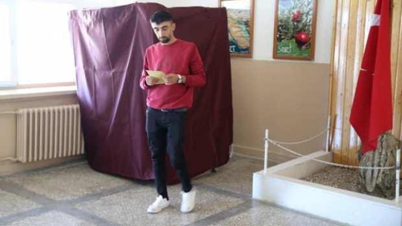 Yenilenen seçimde sadece 8 seçmen oy kullandı
