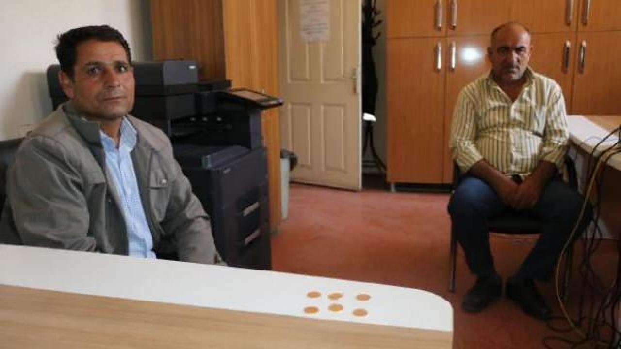 Yerde bulduğu altınları, sahibine teslim etti