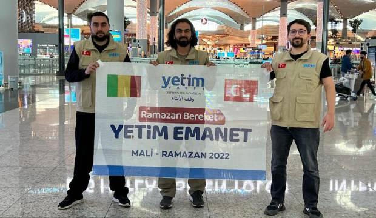Yetim çocuklar için sınırları aşıyorlar