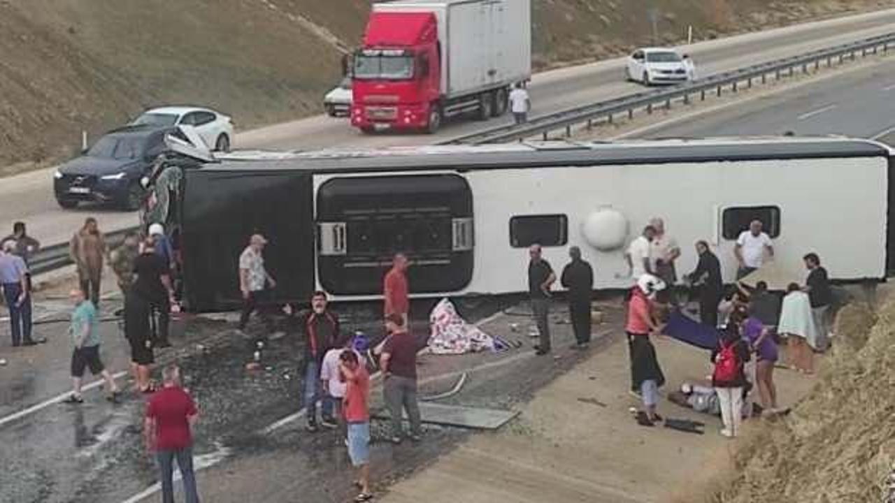 Yolcu otobüsü devrildi: Çok sayıda yaralı var