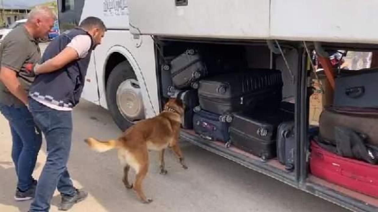 Yolcu otobüsünde 3 kilo uyuşturucuyu 'Resim' buldu