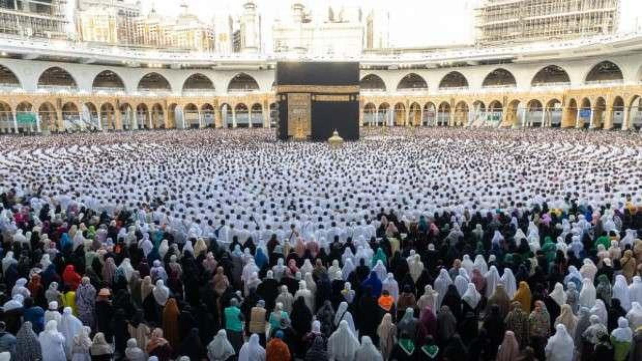 Yüz binlerce Müslüman Kabe'de bayram namazını kıldı