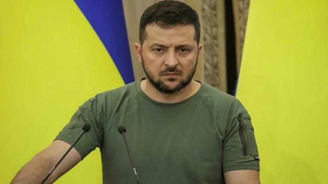 Zelenski, tercümana sinirlenip kendi cümlelerini çevirdi