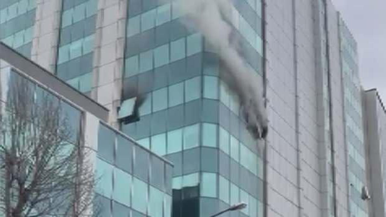 Zeytinburnu'nda iş merkezinde yangın: 1 yaralı