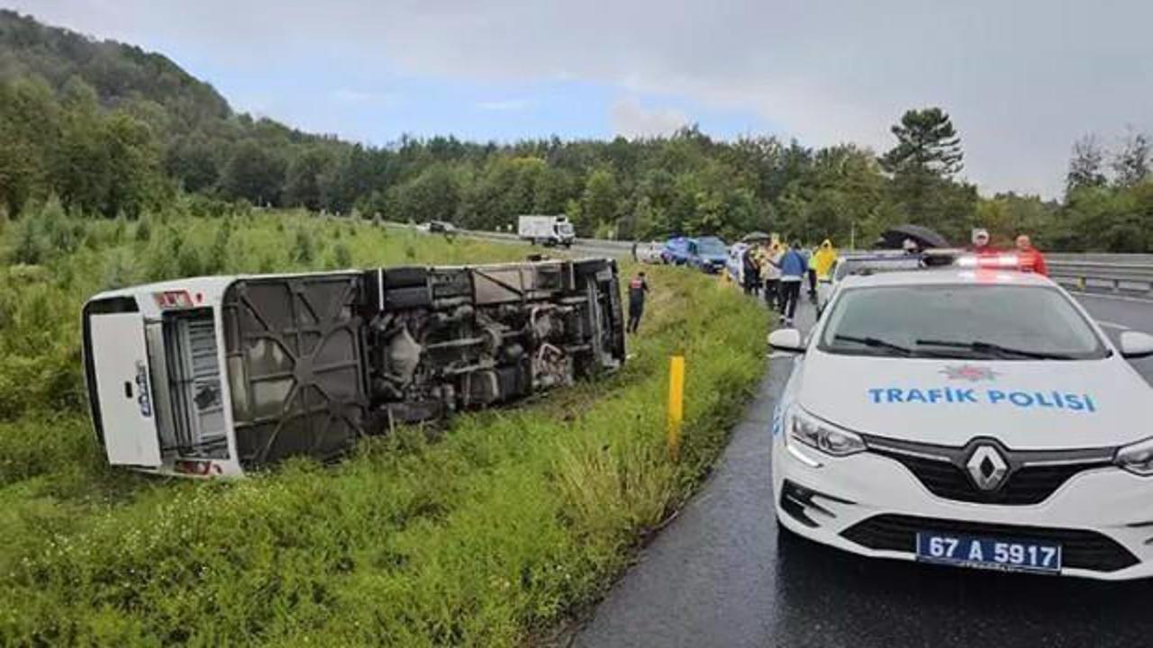 Zonguldak'ta yolcu midibüsü devrildi: 9 yaralı
