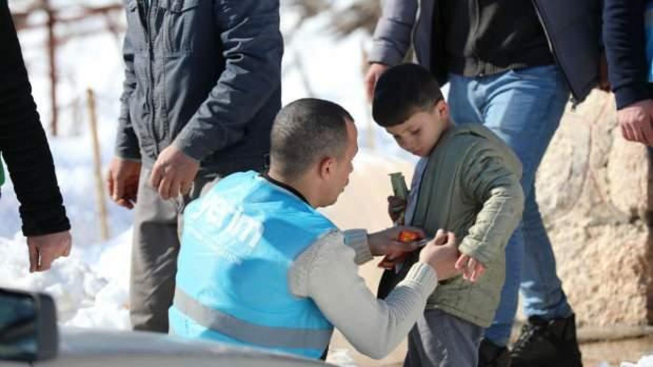 Yetim Vakfı 225 kişilik ekiple sahada